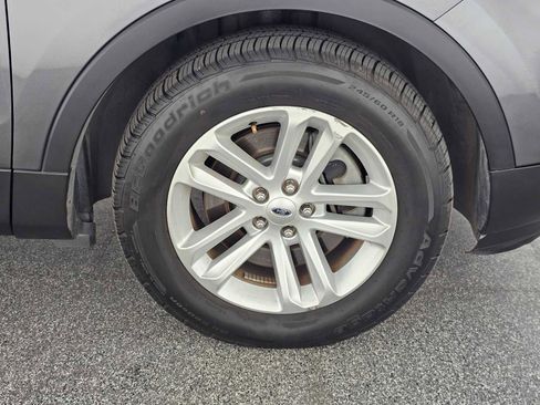 Used 2016 Ford Explorer XLT w/ Equipment Group 202A image 9