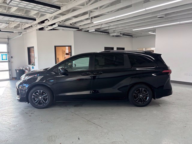 Used 2026 Toyota Sienna AWD image 5
