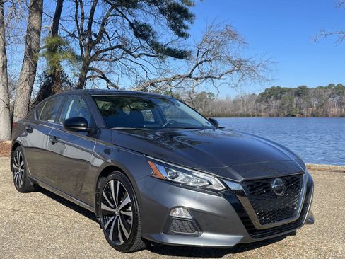 Used 2022 Nissan Altima 2.5 SR image 1