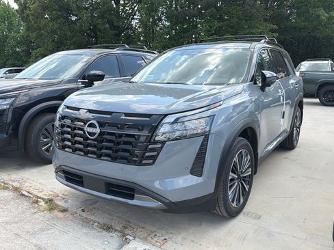 New 2026 Nissan Pathfinder Platinum FWD image 1