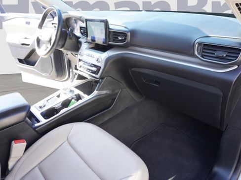 Used 2022 Ford Explorer XLT w/ Equipment Group 202A image 25