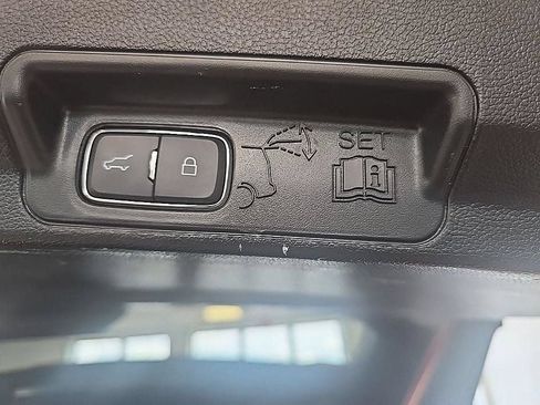 Used 2021 Ford Explorer XLT w/ Equipment Group 202A AWD/4WD image 33