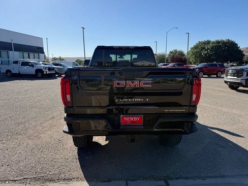 Used 2022 GMC Sierra 3500 Denali w/ Denali Black Diamond Edition AWD/4WD image 6