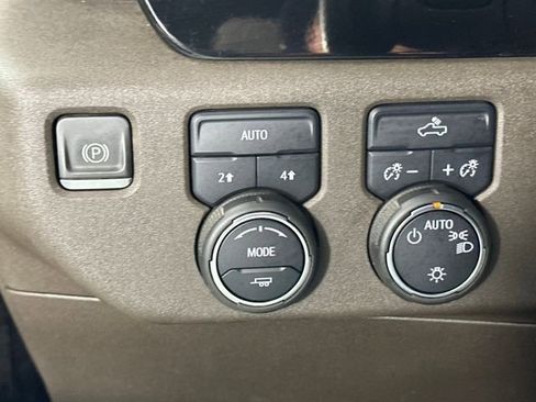 Used 2023 Chevrolet Silverado 1500 LT AWD/4WD image 19