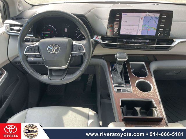 Used 2024 Toyota Sienna XLE w/ XLE Plus Package AWD/4WD image 14