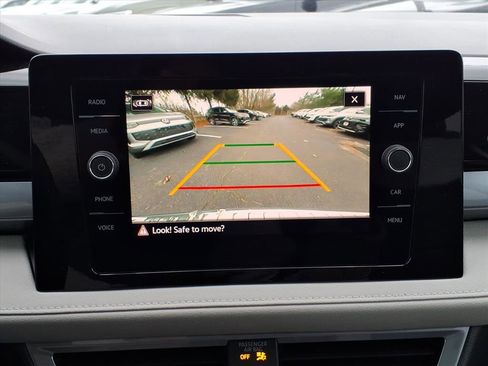 New 2026 Volkswagen Taos SEL image 10