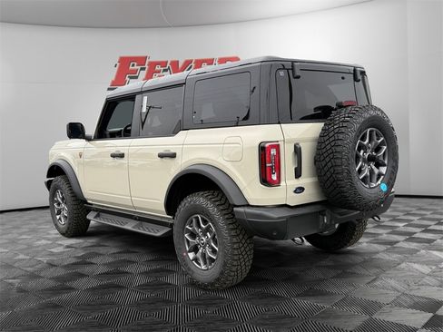 New 2025 Ford Bronco Badlands image 3