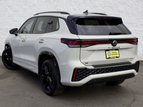 New 2026 Volkswagen Tiguan SE R-Line AWD/4WD image 6