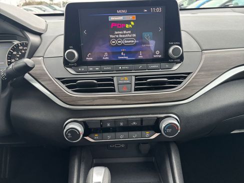 Used 2025 Nissan Altima 2.5 SV image 17