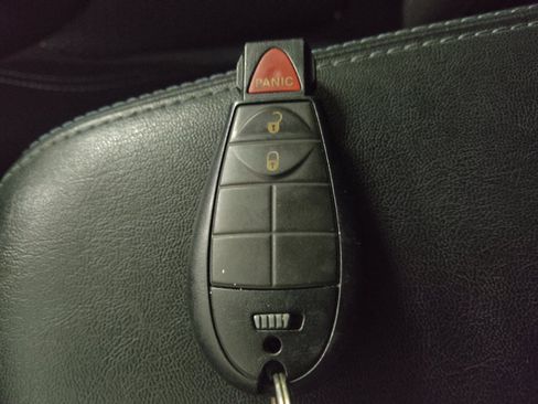 Used 2021 Jeep Cherokee Latitude FWD image 32