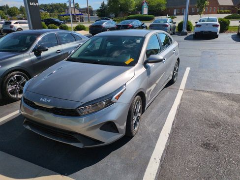Used 2023 Kia Forte LXS FWD image 2