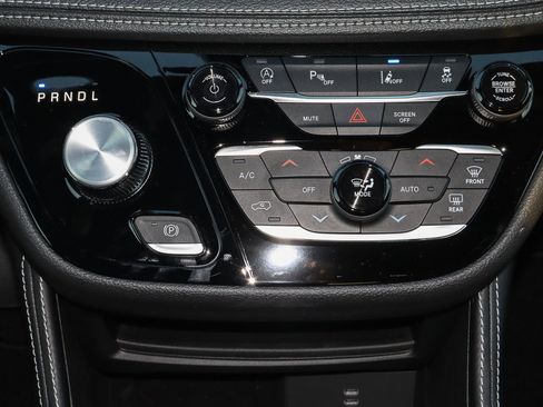 New 2026 Chrysler Pacifica Limited w/ S Appearance Package image 23