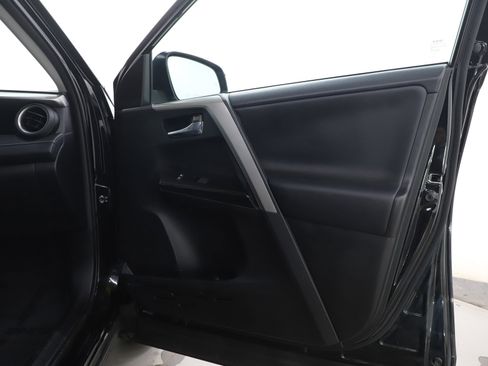 Used 2016 Toyota RAV4 Limited image 9