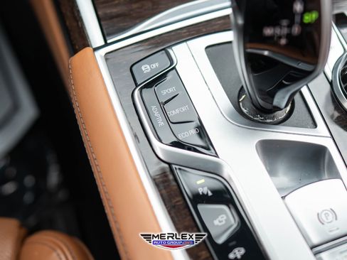 Used 2022 BMW 750i xDrive xDrive M SPORT LINE w/ Executive Package image 35