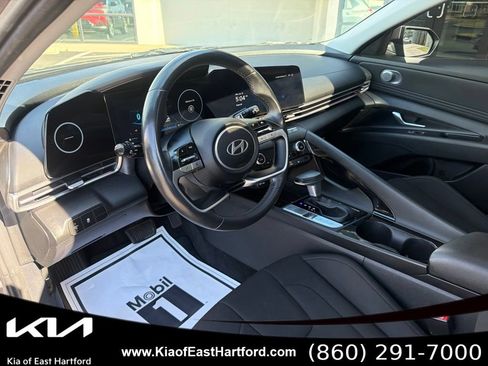 Used 2024 Hyundai Elantra SEL w/ Convenience Package FWD image 30