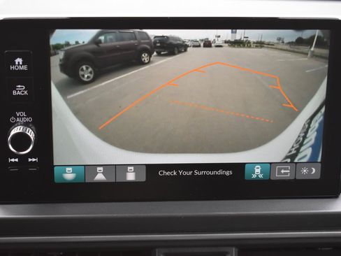 Used 2025 Honda Pilot Touring image 10
