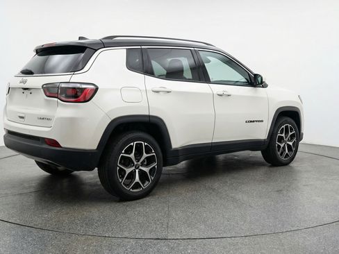 Used 2025 Jeep Compass Limited AWD/4WD image 9