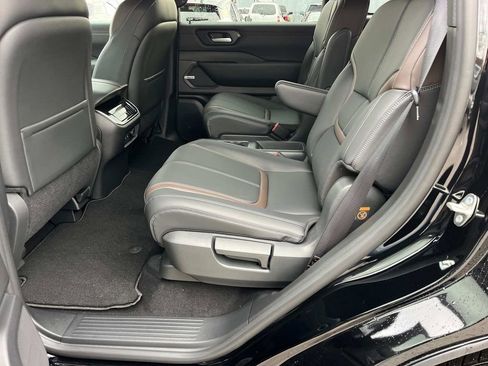 New 2026 Nissan Armada SL w/ Captain's Chari Seat Package image 26