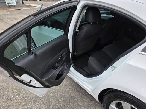 Used 2016 Chevrolet Cruze LT image 12