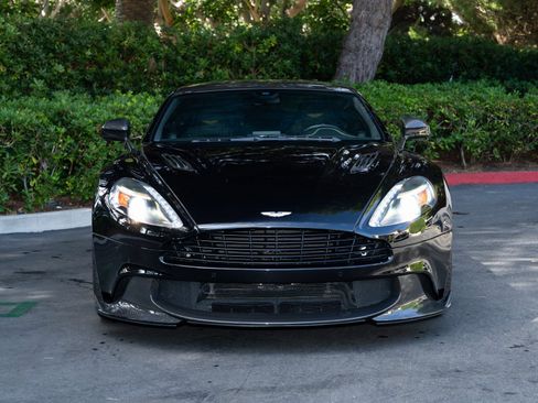 Used 2018 Aston Martin Vanquish S image 5