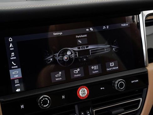 Used 2025 Porsche Macan image 19