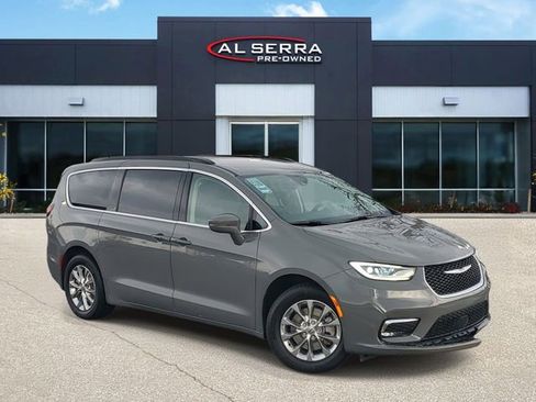 Used 2022 Chrysler Pacifica Touring-L AWD/4WD image 1