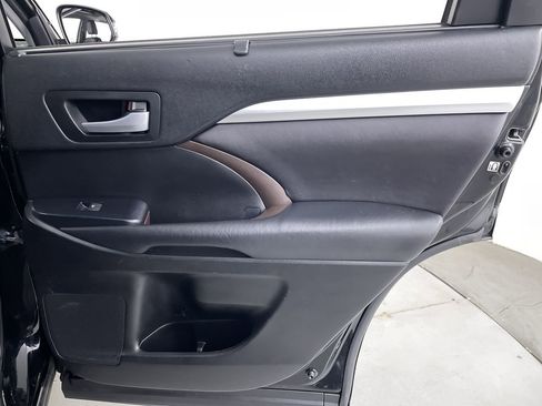 Used 2017 Toyota Highlander XLE image 26