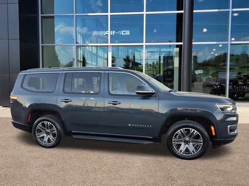 Used 2024 Jeep Wagoneer Series II w/ Flexible Seating Group image 4