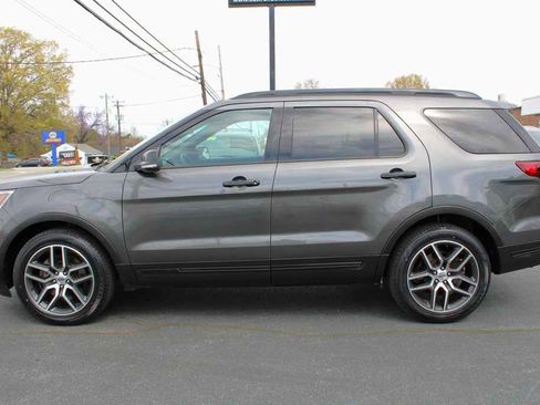 Used 2018 Ford Explorer Sport image 2