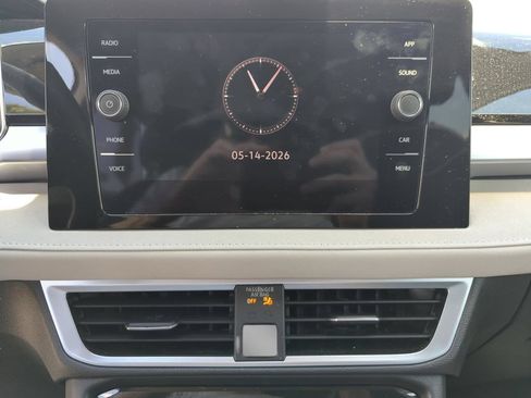 Used 2025 Volkswagen Taos SE FWD image 30
