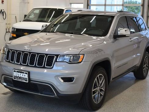 Used 2018 Jeep Grand Cherokee Limited AWD/4WD image 9