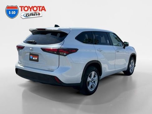 Certified 2024 Toyota Highlander LE image 5