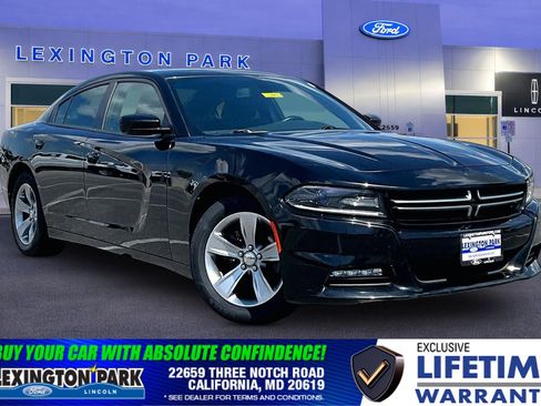 Used 2017 Dodge Charger SXT RWD image 1