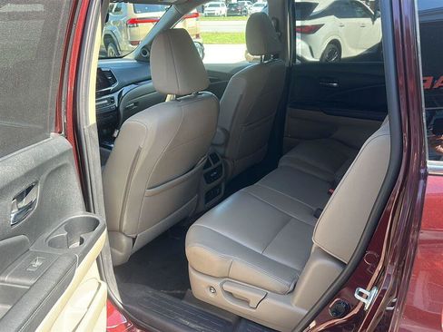 Used 2021 Honda Pilot Touring image 18