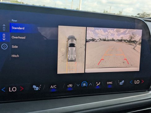 Used 2025 Chevrolet Traverse LT w/ Driver Confidence Package image 24