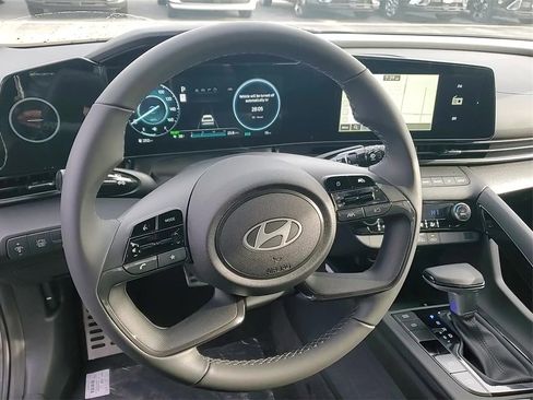 New 2025 Hyundai Elantra SEL image 31