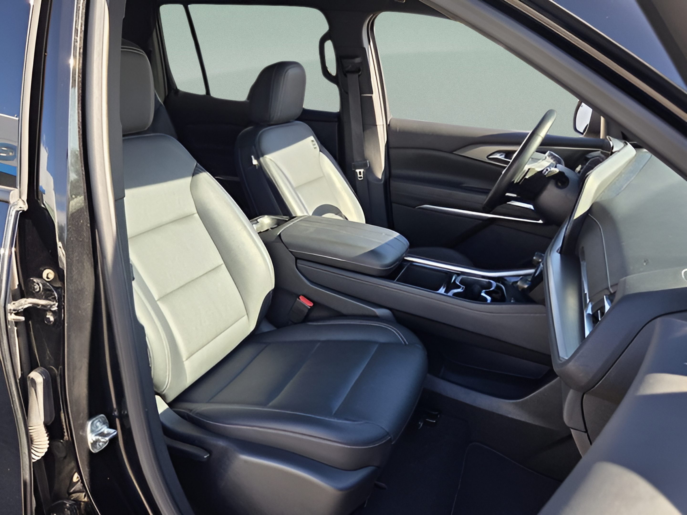 Used 2025 Chevrolet Traverse LT AWD/4WD image 15