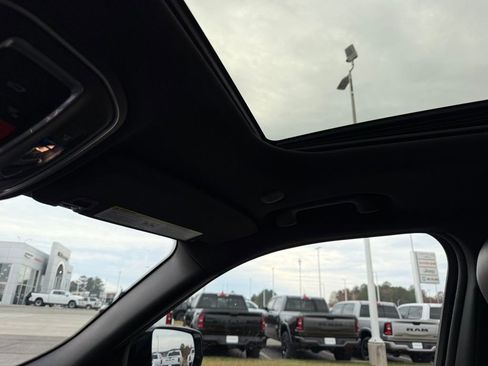 New 2025 Jeep Grand Cherokee Altitude image 21