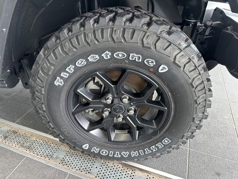 Used 2024 Jeep Gladiator Sport image 7