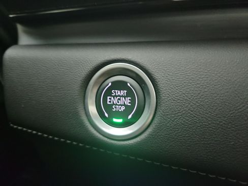 Used 2023 Cadillac Escalade Premium Luxury RWD image 32