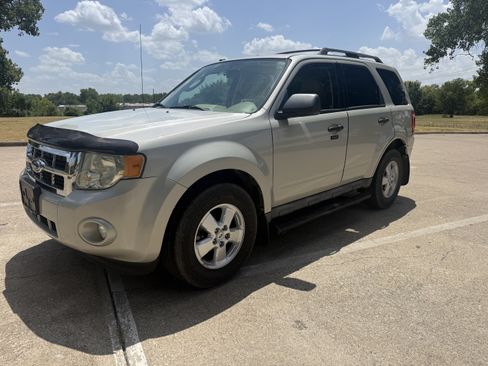 Used 2009 Ford Escape XLT FWD image 1