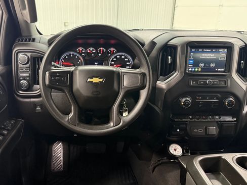 Used 2022 Chevrolet Silverado 2500 Custom w/ Custom Value Package image 18