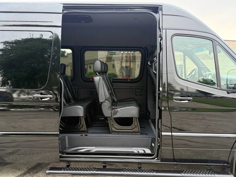 Used 2024 Mercedes-Benz Sprinter 2500 image 14