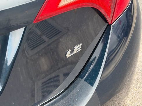 Used 2019 Toyota Corolla LE FWD image 16