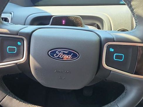 Used 2025 Ford Expedition Active AWD/4WD image 23