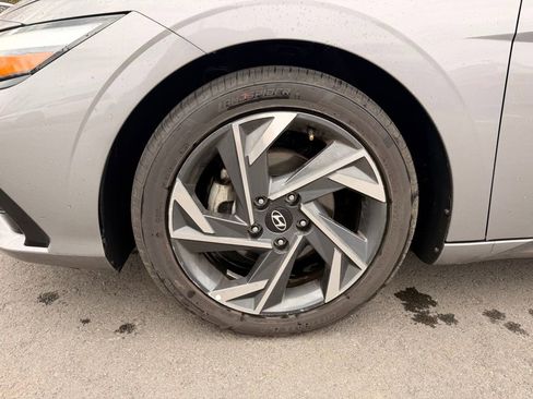 Used 2024 Hyundai Elantra Limited FWD image 10