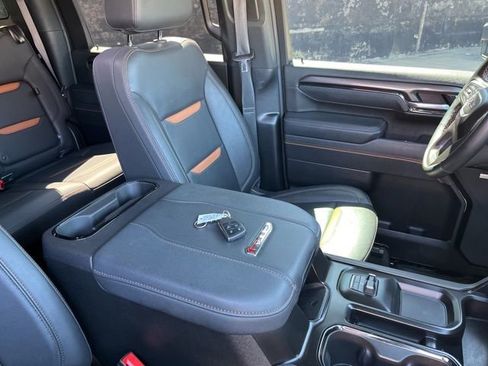 Used 2025 GMC Sierra 2500 AT4 w/ AT4 Premium Plus Package AWD/4WD image 34