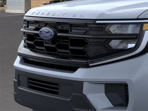 New 2026 Ford Expedition Active image 17