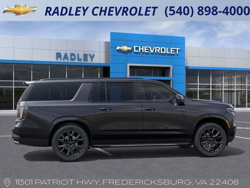 New 2026 Chevrolet Suburban RST image 5