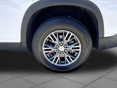Certified 2026 Chevrolet Traverse LT FWD image 11